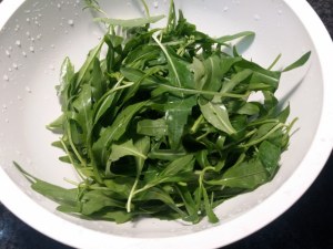 Fusilli al ferretto con pesto di rucola polpo e pomodorini gialli e rossi