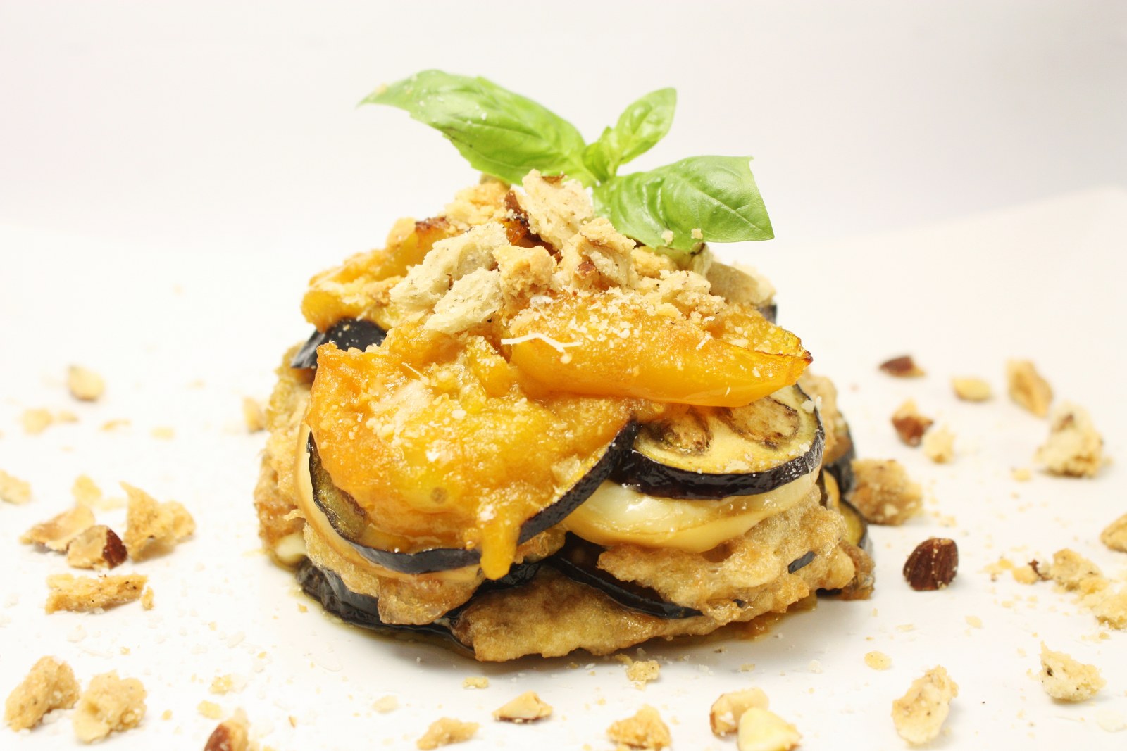 Parmigiana di melanzane ed alici con pomodoro giallo e tarallo sbriciolato