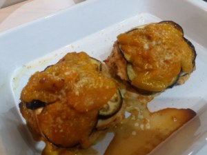 Parmigiana di melanzane ed alici con pomodoro giallo e tarallo sbriciolato