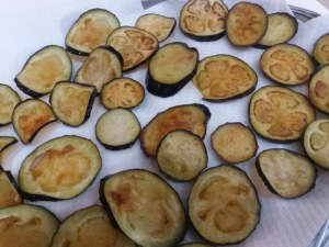 Parmigiana di melanzane ed alici con pomodoro giallo e tarallo sbriciolato