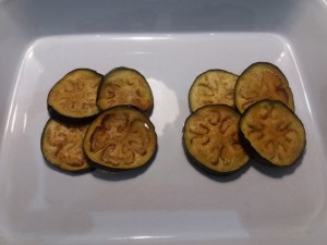 Parmigiana di melanzane ed alici con pomodoro giallo e tarallo sbriciolato