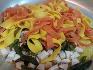 Scialatielli bicolore con pesce spada e peperoncini verdi