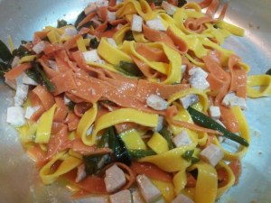 Scialatielli bicolore con pesce spada e peperoncini verdi