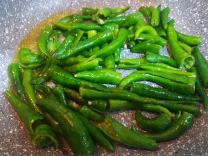 Scialatielli bicolore con pesce spada e peperoncini verdi