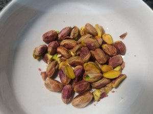 Orecchiette all ortolana con roquefort e crumble di pistacchio