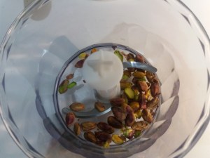 Orecchiette all ortolana con roquefort e crumble di pistacchio