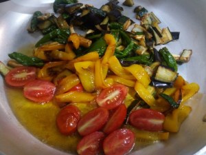 Orecchiette all ortolana con roquefort e crumble di pistacchio