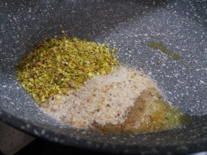 Orecchiette all ortolana con roquefort e crumble di pistacchio