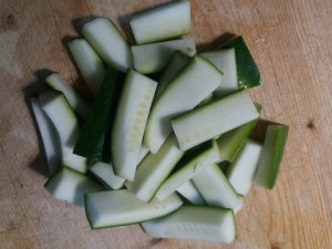 Orecchiette all ortolana con roquefort e crumble di pistacchio