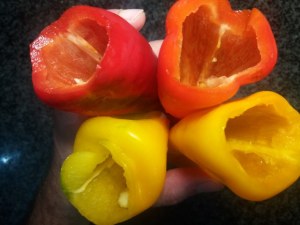 Peperoni ripieni con olive capperi provola ed acciughe di Sciacca_4