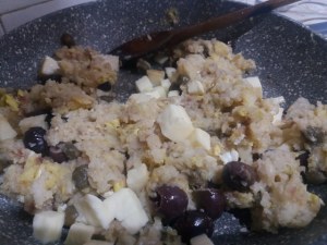 Peperoni ripieni con olive capperi provola ed acciughe di Sciacca