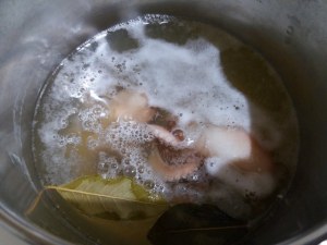 Polpo all insalata con lime su base di patate e ricotta di bufala