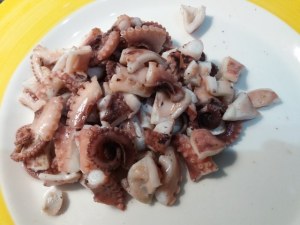 Polpo all insalata con lime su base di patate e ricotta di bufala