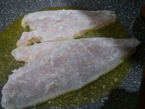 Scaloppina di orata al vino bianco su vellutata di patate e zucchine