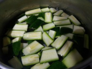 Scaloppina di orata al vino bianco su vellutata di patate e zucchine