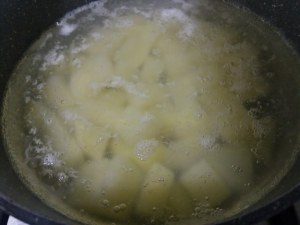 Scaloppina di orata al vino bianco su vellutata di patate e zucchine