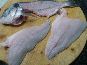 Scaloppina di orata al vino bianco su vellutata di patate e zucchine_4