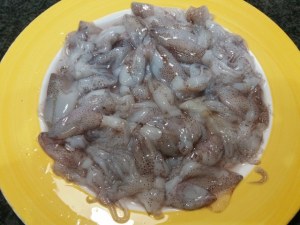 Linguine con crema di patate noci e calamarelle