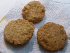 Tartara di tonno con peperone giallo su pane fritto