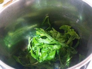 Timballo di tagliatelle con puntarelle salsiccia e crema di parmigiano allo zafferano