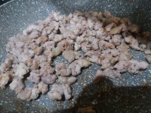 Timballo di tagliatelle con puntarelle salsiccia e crema di parmigiano allo zafferano