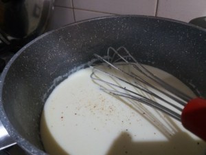 Timballo di tagliatelle con puntarelle salsiccia e crema di parmigiano allo zafferano