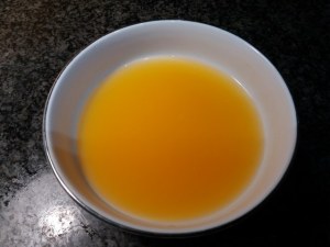 Alici marinate all'arancia su scarole con olive nere capperi pinoli e uva passa