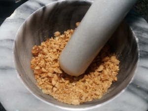 Spaghetti alla chitarra con broccolo romanesco pioppini speck e nocciole