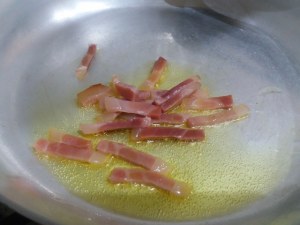 Spaghetti alla chitarra con broccolo romanesco pioppini speck e nocciole