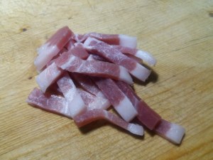 Spaghetti alla chitarra con broccolo romanesco pioppini speck e nocciole