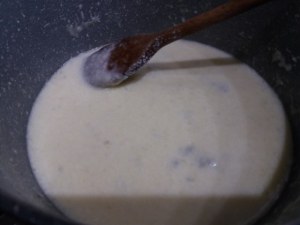 Mezze maniche alla carbonara con carciofi su fonduta di gorgonzola