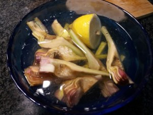Mezze maniche alla carbonara con carciofi su fonduta di gorgonzola