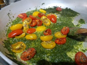 sedani rigati con pesto di friarielli gorgonzola e pomodori confit gialli e rossi