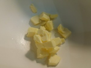 tortelli ripieni di patate e baccala con crema al burro e noci su vellutata di boccoli