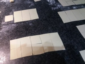 tortelli ripieni di patate e baccala con crema al burro e noci su vellutata di boccoli