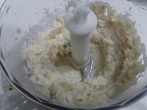 Tortelli ripieni di patate e baccala con crema al burro e noci su vellutata di boccoli