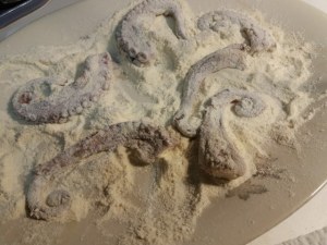 Flan di broccoli con porro e polpo fritti