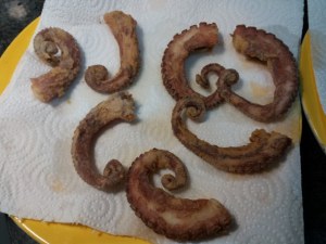 Flan di broccoli con porro e polpo fritti