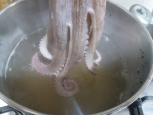 Flan di broccoli con porro e polpo fritti