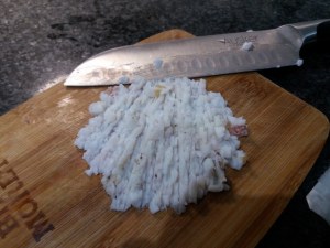 Gnocchi di patate viola con lardo di Pata Negra e carciofi su vellutata di patata americana