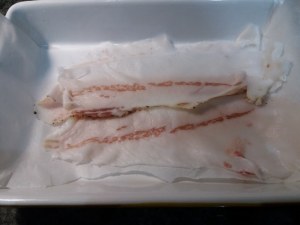 Gnocchi di patate viola con lardo di Pata Negra e carciofi su vellutata di patata americana