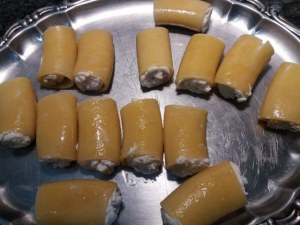 Paccheri ripieni di ricotta di bufala provola e pesce spada con pomodoro del piennolo