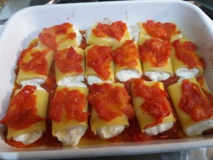 Paccheri ripieni di ricotta di bufala provola e pesce spada con pomodoro del piennolo