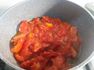 Paccheri ripieni di ricotta di bufala provola e pesce spada con pomodoro del piennolo
