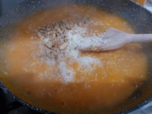 Risotto alla zucca con noci e panna acida allo zenzero