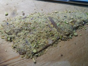 Filetto di spigola in crosta di pistacchi con emulsione al miele di castagno