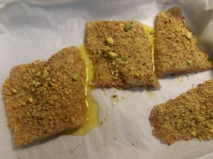 Filetto di spigola in crosta di pistacchi con emulsione al miele di castagno