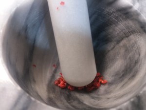 Linguine con bergamotto ricotta di bufala filetti di acciughe e pepe rosa