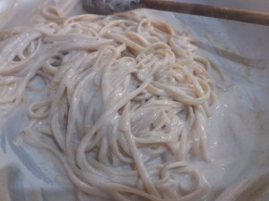 Linguine con bergamotto ricotta di bufala filetti di acciughe e pepe rosa