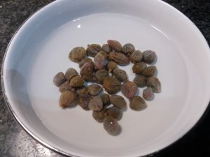 Tagliatelle con asparagi olive nere capperi e burrata di bufala